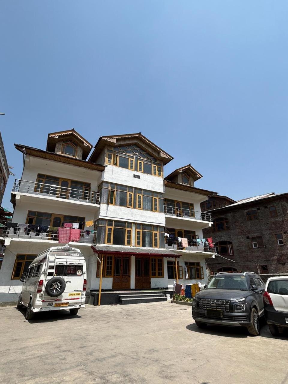 Hotel Reshi Srinagar  Exterior photo